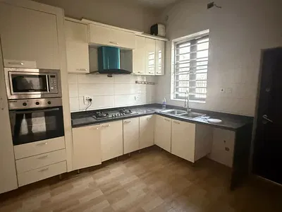 Clean 1 Bedroom Mini Flat with Fitted Kitchen