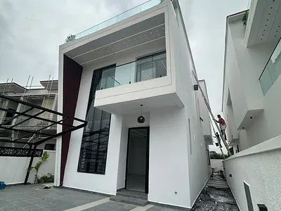 Luxurious 5 Bedroom Fully Detached with BQ and Pool