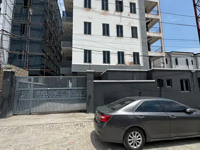 Well-Maintained 2 Bedroom Serviced Apartment with Elevator