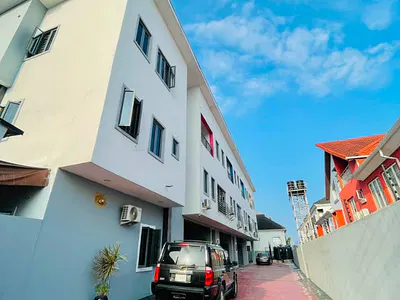 Exquisite 4 Bedroom Duplex with BQ on 2 Story