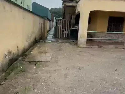 Storey Building with Two Bungalows on Over 800 Plot of Land