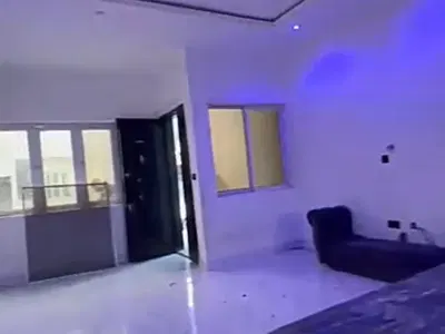Spacious Upstairs Mini Flat (Video)