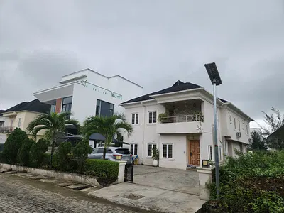 Massive 4bedroom Fully Detached Duplex