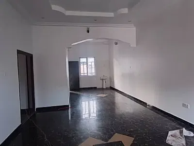 *fully Renovated 3 Bedroom Flat