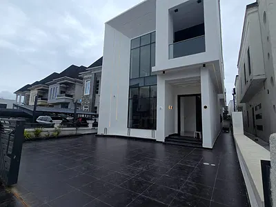 Newly Built 5 Bedroom House
