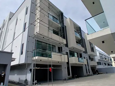 New & Serviced 4 Bedroom En-Suite Townhouse