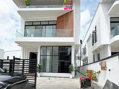 Luxuriously Built 5 Bedroom Fully Detached Duplex with BQ and Pool