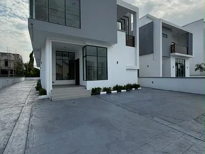 Luxury 5bedroom Fully Detached Duplex
