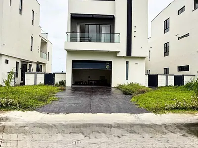 Luxury 5-Bedroom Fully Detached Duplex with BQ