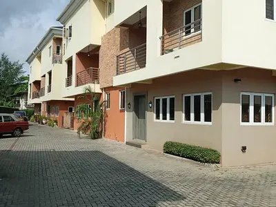 4 Bedrooms Terrace