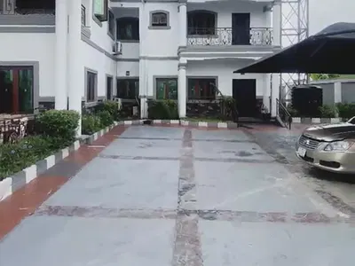 Standard & Tastefully Finished 3 Bedroom Duplex.