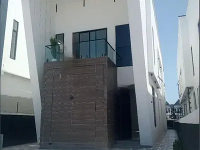 Luxury 5 Bedroom Fully Detached Duplex with BQ