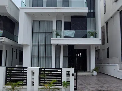 Newly Built 5 Bedroom House