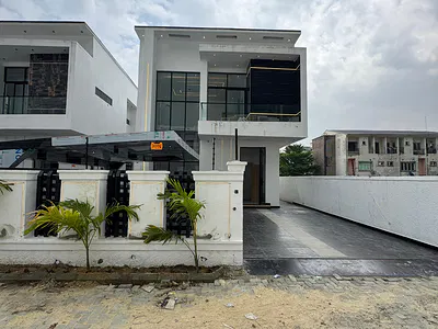 Lovely 5 Bedroom Duplex with a Pool BQ