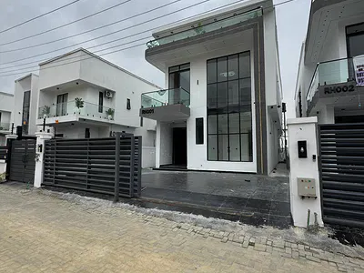 Luxury 5 Bedroom Duplex with a BQ and Pool, a Call to Access Estate