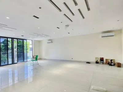 New 5 Bedroom Pent House Apartment