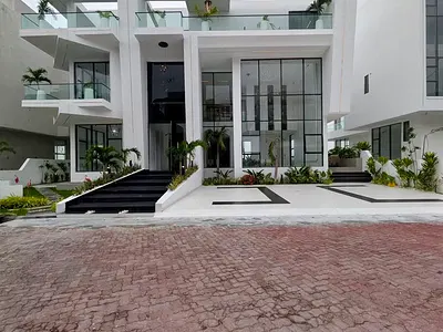 5 Bed Smart Home with Swimming Pool, Panoramic Elevator, Cinema, Gym
