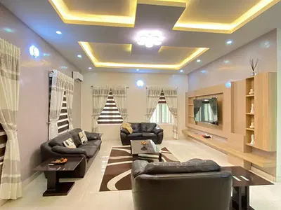Fully Furnished 5 Bedroom Detached House with a Room