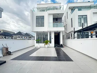 5 Bed Detached Home with Pool, Cinema, Rooftop Terrace and BQ