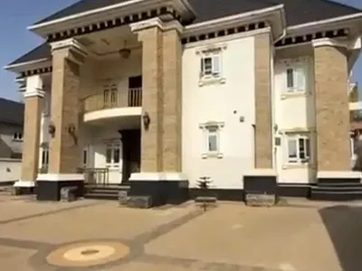 7 Bedrooms Detached Duplex