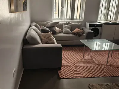 Furnished Serviced 1-Bedroom Flat with Car Park
