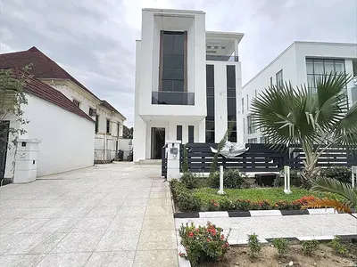 Newly Built Modern 5 Bedroom Detached Duplex with Elevator