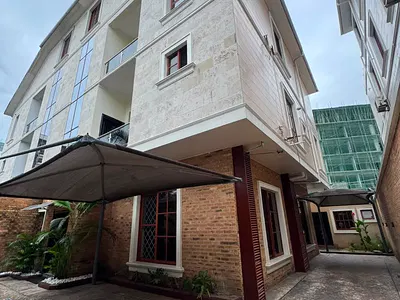 Lovely 4 Bedroom Semi-Detached Duplex with BQ