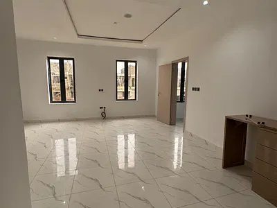 Quality & Luxury 3bedroom Terrace, Fully Service with Solar