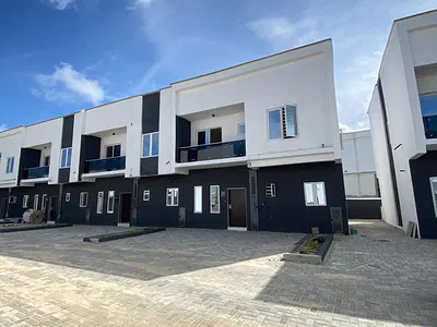 Quality & Luxury 3bedroom Terrace, Fully Service with Solar