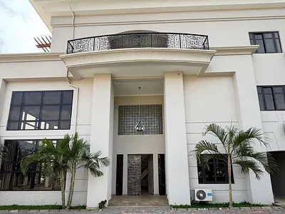 Luxury Apartments and Penthouse with BQS.