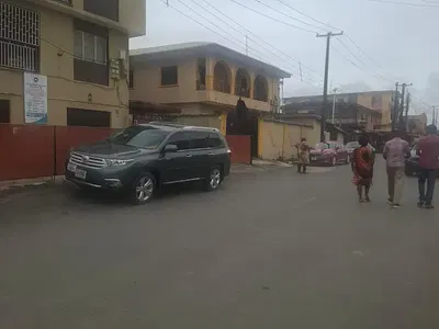 Block Off 3-Bedroom Flats