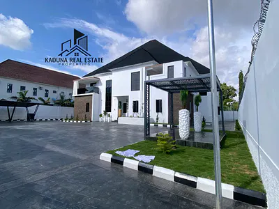 7 Bedroom Duplex with 2 Bedroom Guest Chalet & BQ for Sale️