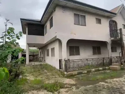 Distress Spacious 5 Bedrooms Detached Duplex with 2 Units of 3 Bedroom