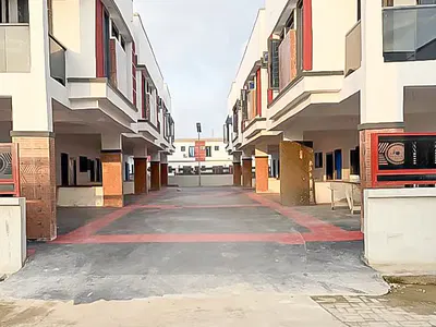 Luxurious 4-Bedrooms Terraced Duplex