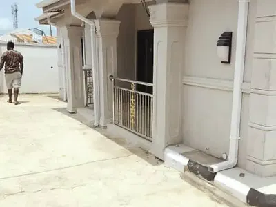 A Unit of 2 Bedroom with a Unit of Room & Palour Self Contained — Ibadan, Oyo