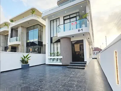 Exclusive 5bedroom Fully Detached Duplex with Pool