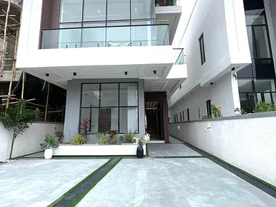 Luxurious 5 Bedroom Fully Detached Duplex with BQ and Swimming Pool