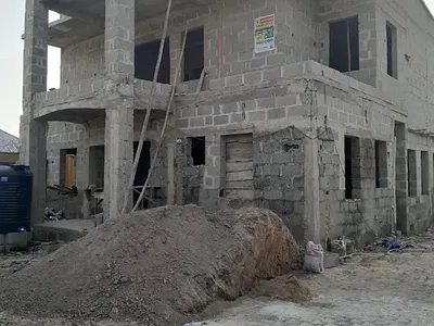 Beautifully Built 5 Bedroom Duplex with 2 Bedroom Flat and Mini Flat