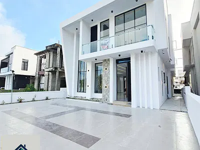 Luxury 5-Bedroom Detached Duplex