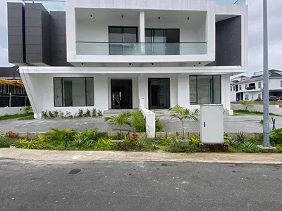 Aesthetically Pleasing 5 Bedroom Duplex with a Pool and BQ