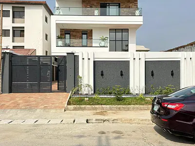 Stunning 5 Bedroom Fully Detached Duplex