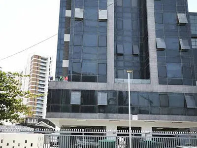 9-Floor Office Complex with 80 Car Park 900SQM per Floor, Three Elevat