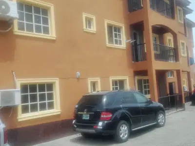 Building of 3 Bedrooms 6 Units