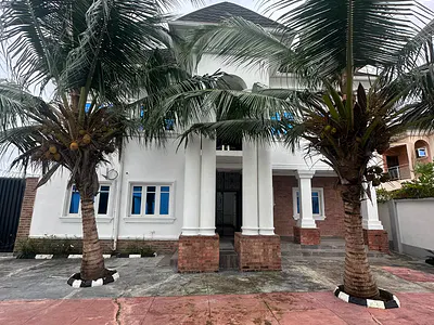 Solid Executive 5-Bedroom Detached Duplex Mansion .