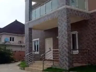 Massive 5 Bedroom Duplex