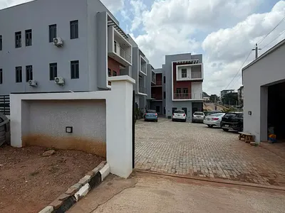 Spacious 4 Bedroom Terraced Duplex + BQ