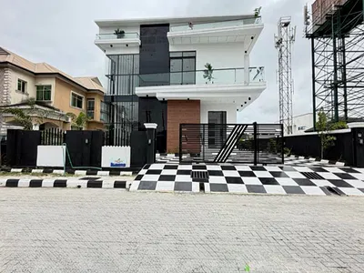 Spacious 5 Bedroom Fully Detached Duplex with BQ & Pool
