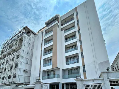 Spacious 2 Bedroom Apartment with Pool & Elevator
