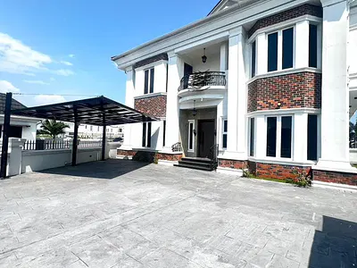 Standard and Spacious 5-Bedroom Fully Detached Duplex