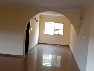 Well Finished, Spacious 3 Bedroom Flat with Guest Toilet